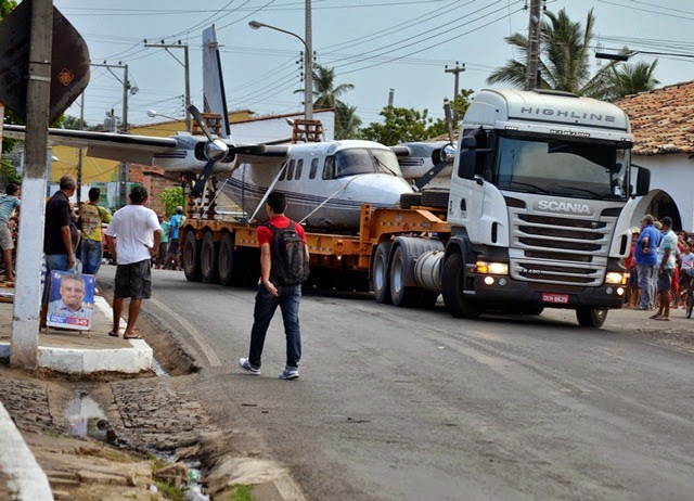 Avião que caiu em Piracuruca colide em poste em Buriti dos Lopes