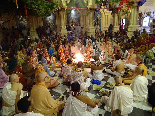 Sankarshan Das Adhikari - Initiating Disciples in Vrindavana