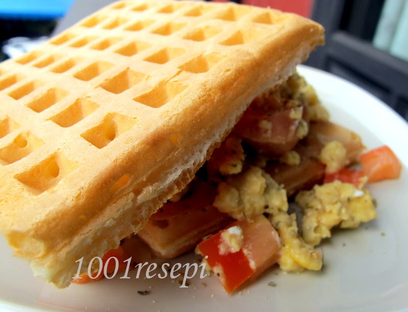 Koleksi 1001 Resepi: waffle scrambled egg sandwich