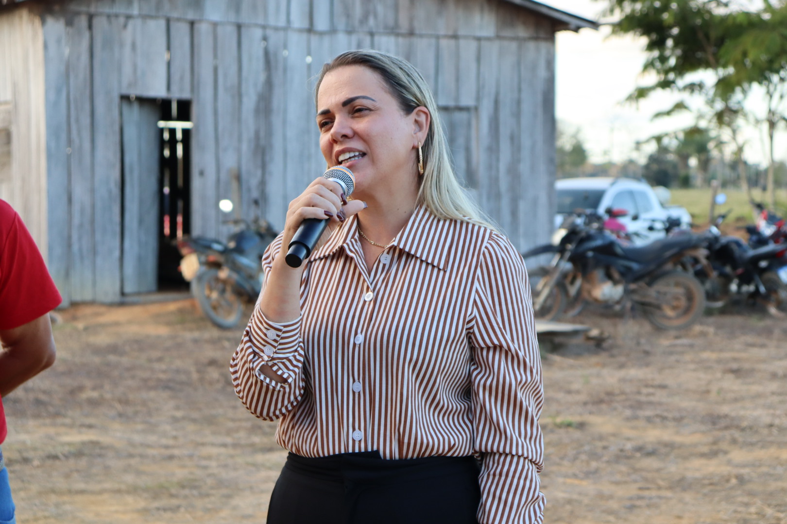 Deputada Cláudia de Jesus solicita informações sobre a concessão dos serviços de água e esgoto em Rondônia