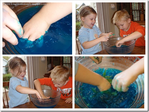 Sensory Tub - Jello (LivingLifeIntentionally.blogspot.com)