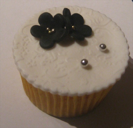 wedding cupcakes black and white