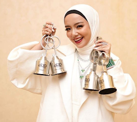 Mira Filzah, Bintang Paling Popular ABPBH32, ABPBH32, Anugerah Bintang Popular Berita Harian 32, Biodata Terkini Mira Filzah, Mira Filzah Menang Bintang Paling Popular ABPBH32, Mira Filzah Popular, Mira Filzah Menang Pelakon TV Wanita Popular dan Pelakon Filem Wanita Popular,