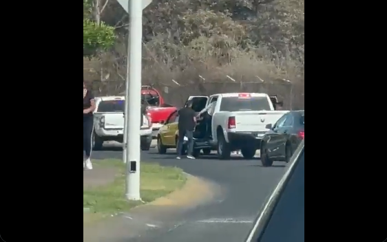 Video; Como los de La Fiscalía así fue como sujetos de Seguridad Privada levantaron a un sujeto al bajarlo del coche, ya están en Puente Grande