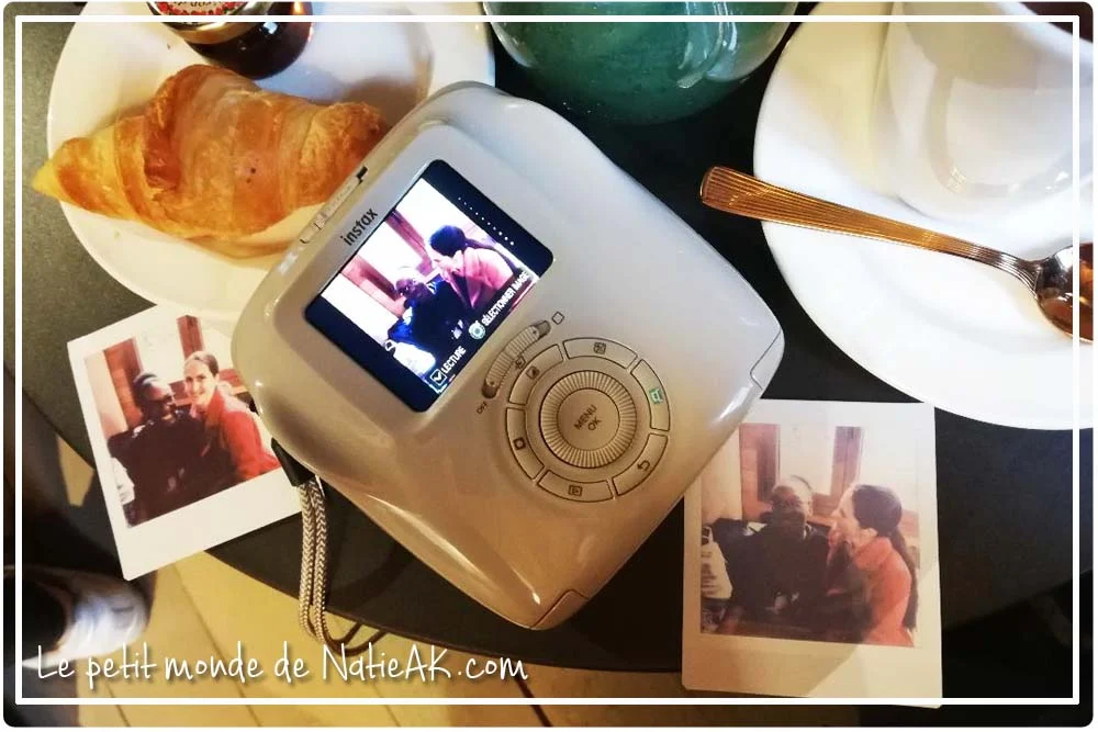 appareil instantané hybride avec l'Instax square SQ 20 en noir et beige