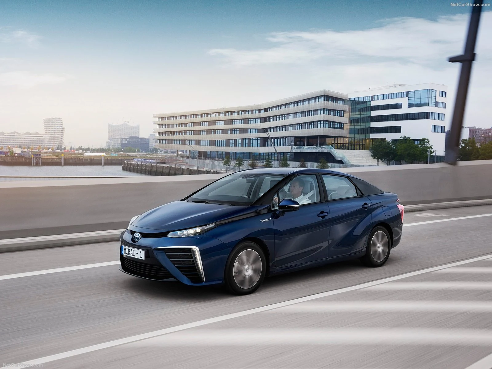 Hình ảnh xe ô tô Toyota Mirai 2016 & nội ngoại thất