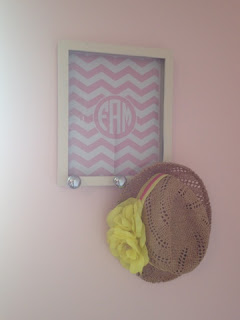 http://www.twoityourself.com/2013/06/diy-baby-gift-monogrammed-chevron-peg.html#more