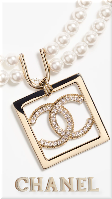 v♦Chanel metal, glass pearls & diamantés pendant necklace #chanel #jewelry #pearls #brilliantluxury