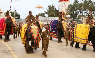 [Tirupati+temple+premises+elephant+photo.jpg]