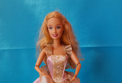 Boneca Barbie Bailarina articulada também nos cotovelos R$27,00