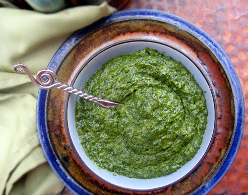 How to make a tasty vegan pesto sauce without cheese.