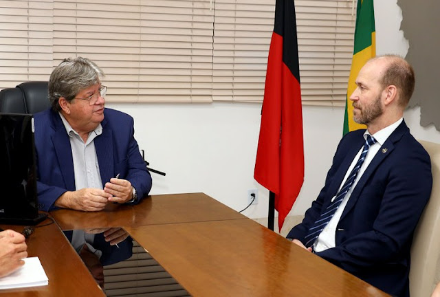 João Azevêdo recebe embaixador da Finlândia, discute parcerias na Educação e apresenta potencialidades do Estado