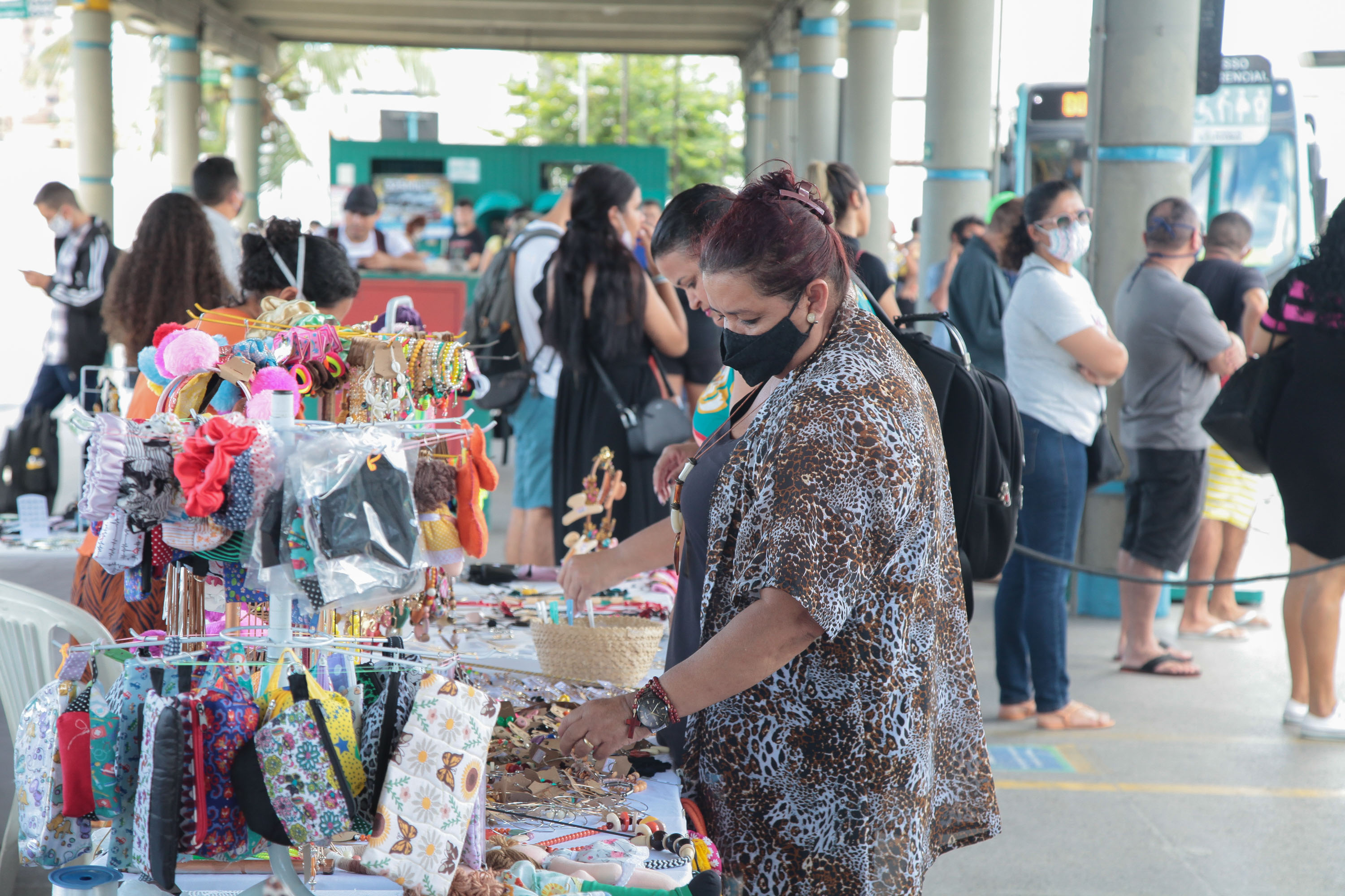 Shopping de Fortaleza é sede de feira de artesanato, eliomar-de-lima