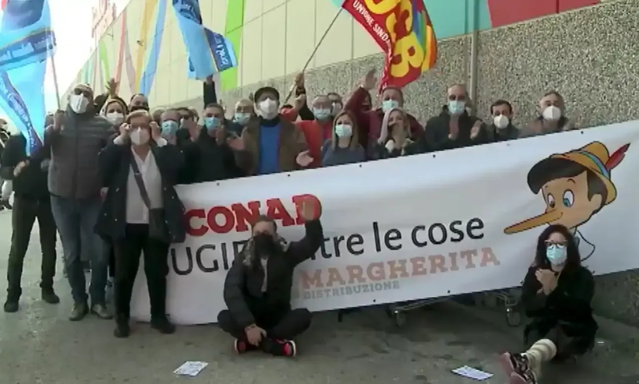 Presidio di protesta ex dipendenti Auchan di Mugnano