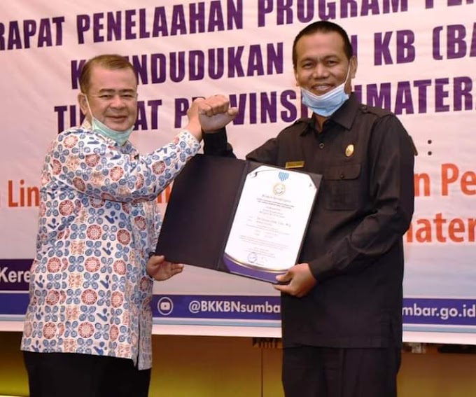 Walikota Genius Umar Terima Penghargaan Manggala Karya Kencana dari BKKBN Sumbar