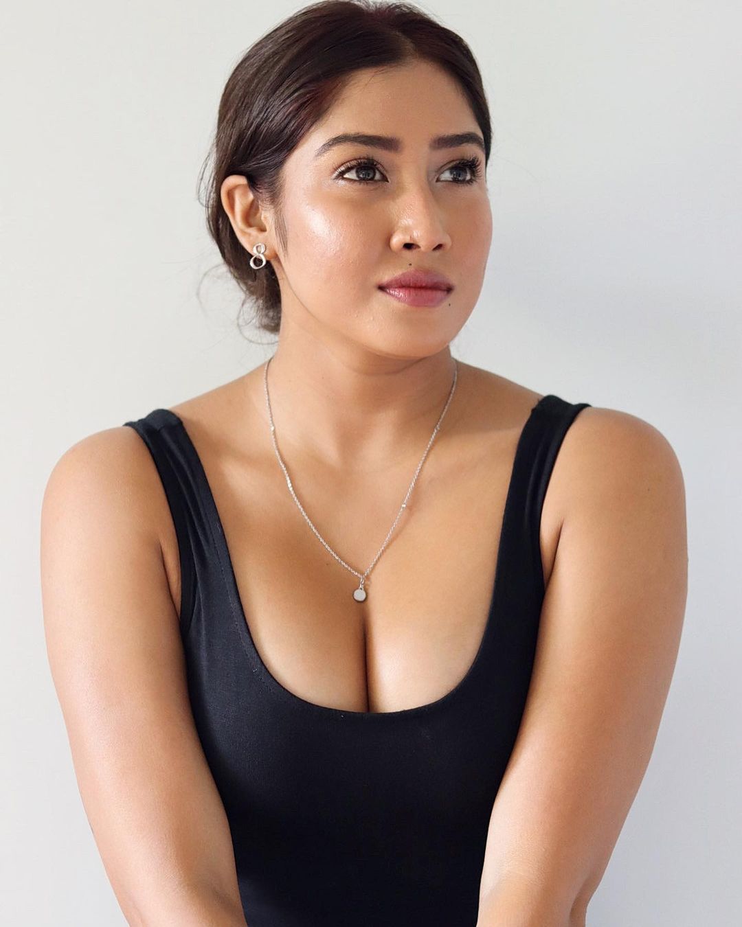 Actress Sofia Ansari Latest Hot Cleavage Photos