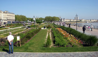 The gardens by the quays in Bordeaux