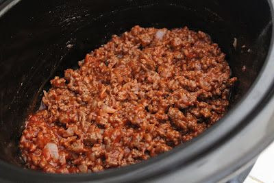 EASY CROCK POT SLOPPY JOES