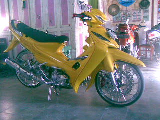 Foto006 Modifikasi Motor Suzuki Smash 110 Full Kuning Chrome Ceper