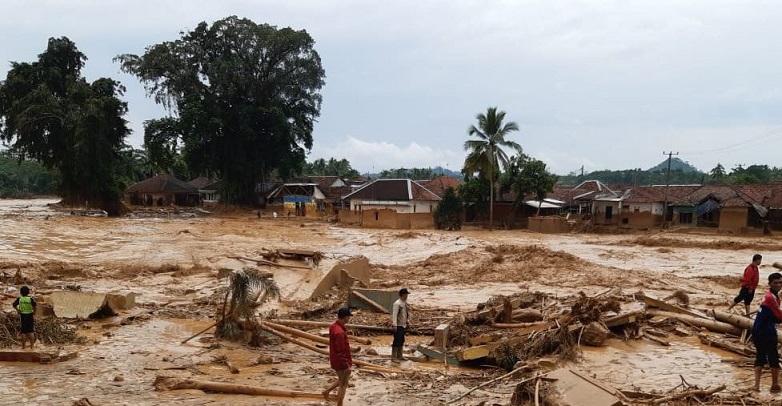 Waspada, Bencana Banjir dan Longsor Kini Menerjang Jawa Barat