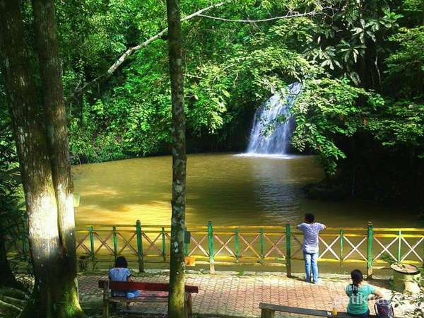 Air Terjun Tanah Merah