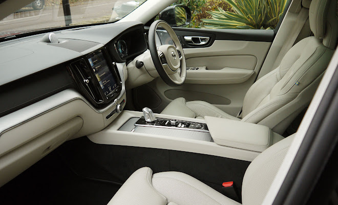 Volvo XC60 T8 front interior