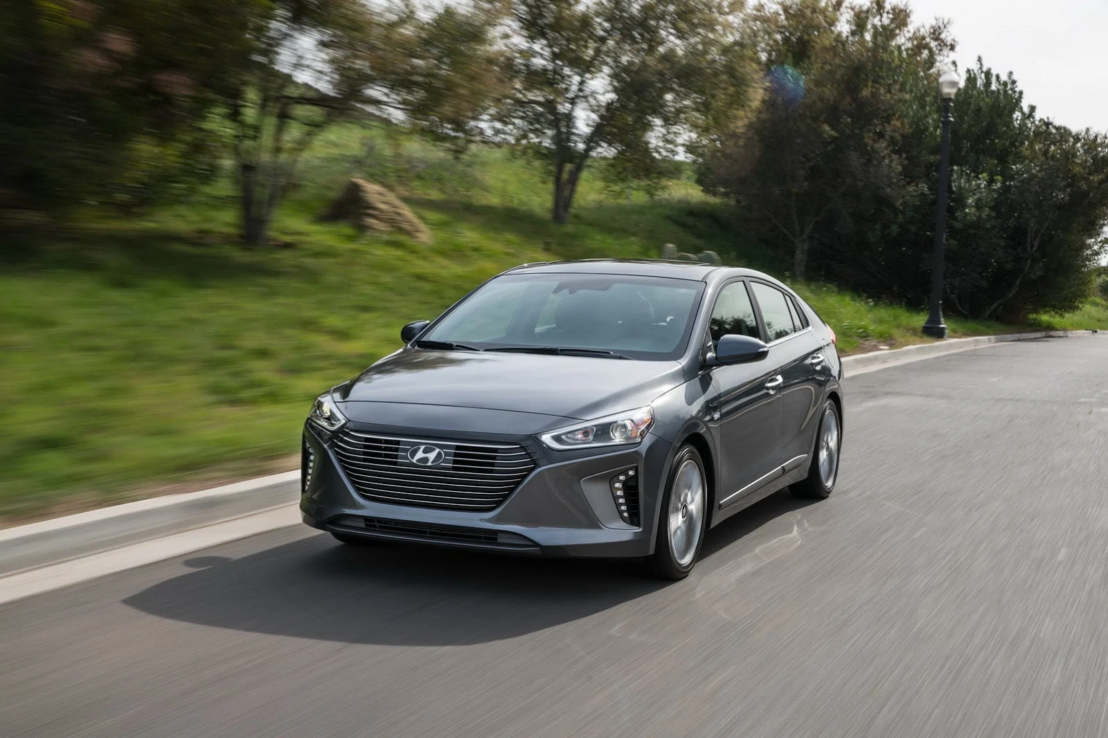 Đánh giá xe Hyundai Ioniq 2017