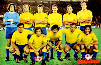 U. D. LAS PALMAS - Las Palmas de Gran Canaria, España - Temporada 1974-75 - Carnevali, Noly, Tonono, Roque, Félix y Castellano; Fernández, Wolff, Páez, Germán y Miguel Ángel - Las Palmas se clasificó en 13ª posición en la Liga de 1ª División, siendo Pierre Sinibaldi el entrenador