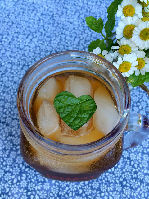 Sweet Tea with fresh mint hearts - www.jacolynmurphy.com
