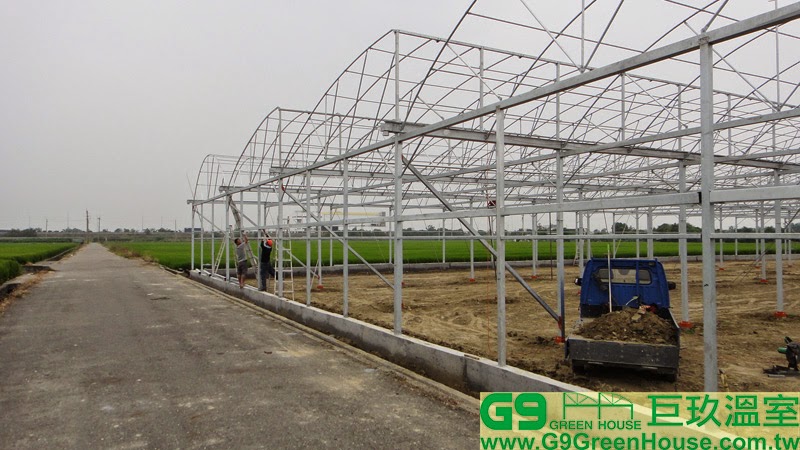 24.捲揚式前後風頭方管支柱與補強支柱橫向連接100乘100方管完成外觀(吊掛爬藤基礎結構) 24.捲揚式前後風頭方管支柱與補強支柱橫向連接100乘100方管完成外觀(吊掛爬藤基礎結構)