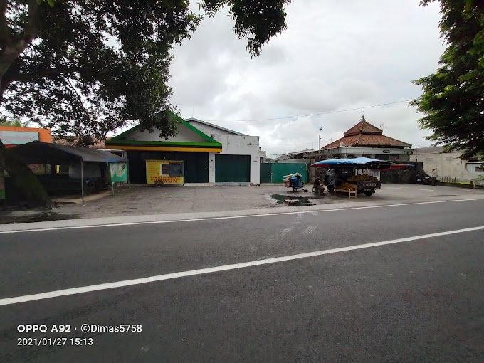 Gudang Rangka Baja Tanah Halaman Luas Pinggir Jalan Raya Prambanan Piyungan Jogja
