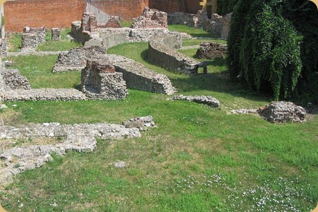 lombardy_ImperialpalaceMilan