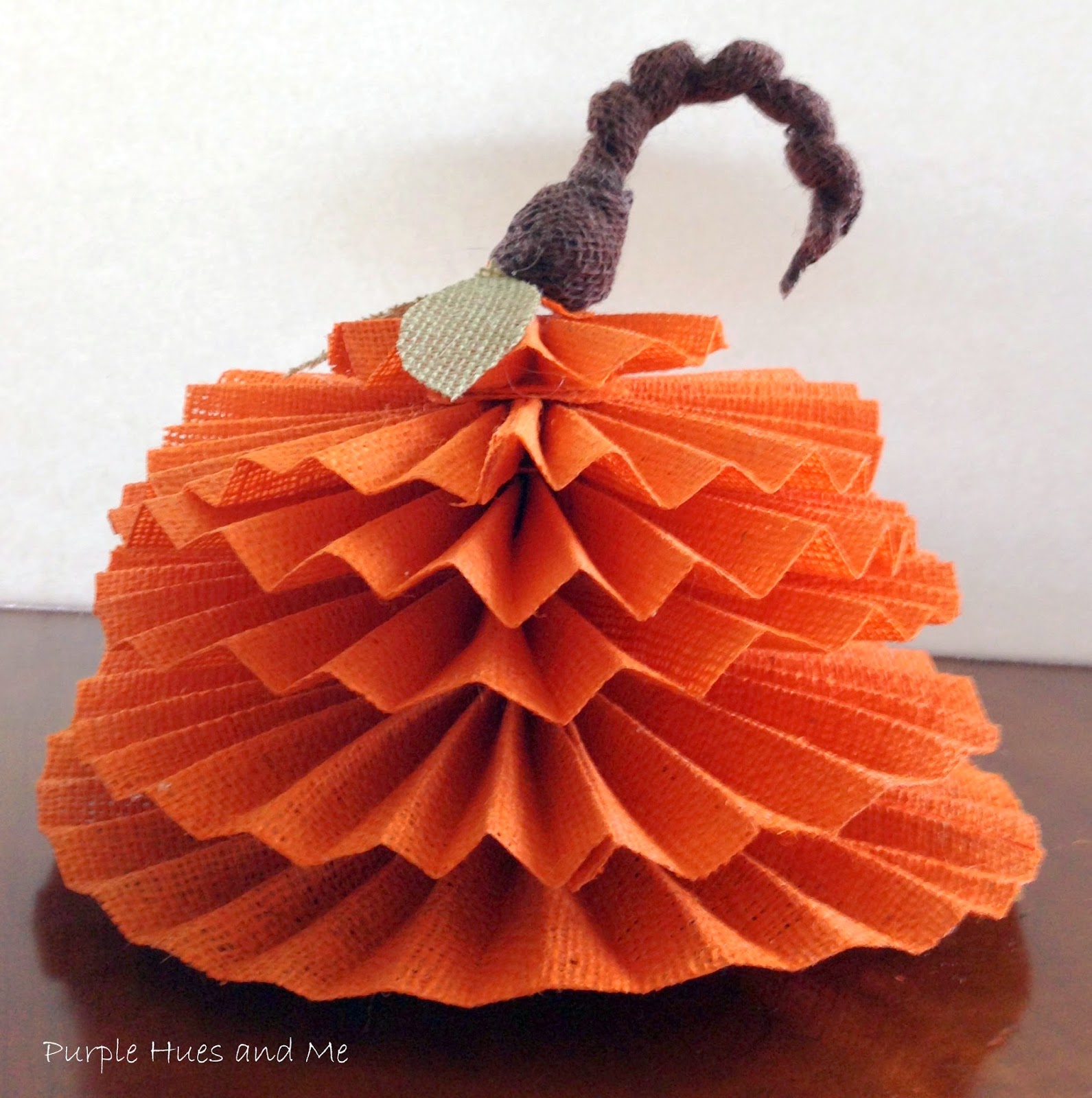 http://plumperfectandme.blogspot.com/2014/09/burlap-accordian-pumpkin.html