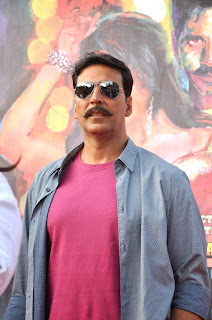 Sonakshi Sinha, Akshay Kumar and Prabhu Dheva at Movie 'Rowdy Rathore's Promotional rickshaw race