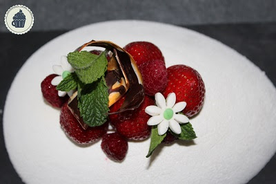 OEUF-CHOCOLAT-BLANC-FRAMBOISE-STEPHANE-GLACIER