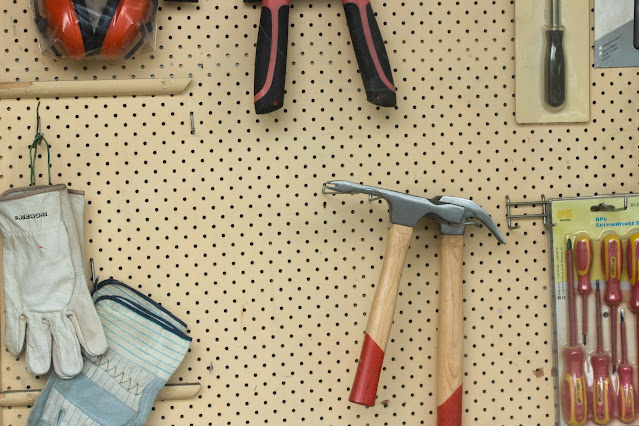 DIY tools:Photo by Mitchell Luo on Unsplash