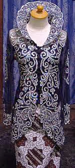 Kebaya Kerah Drakula