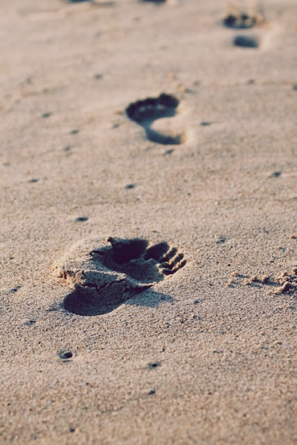 footprints, sand