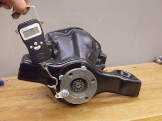 gaya/momen awal untuk memutarkan pinion gear