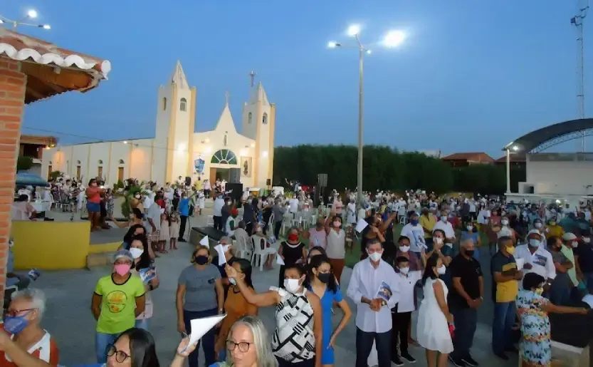 Evangelho de Jesus Cristo “caminhando sobre as águas” ao cair da tarde, os discípulos desceram ao mar. Entraram na barca e foram em direção a Cafarnaum, do outro lado do mar