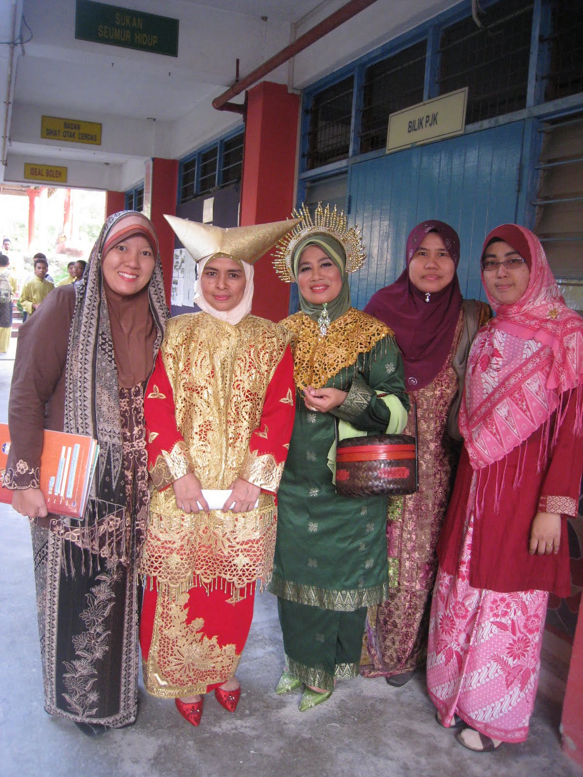 ** Istimewa Untuk Mu**: SeLaMaT HaRi GuRu- TeMa TRadiSiOnaL