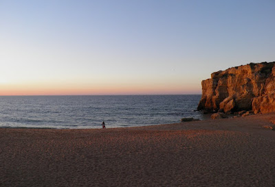 Playa de la Isla Desierta una de las más hermosas de Algarve, Portugal