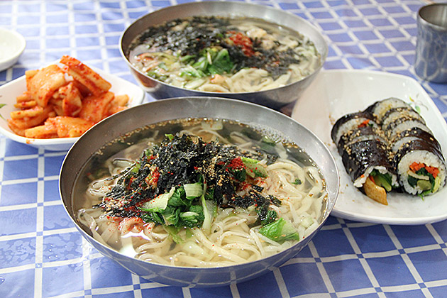 Những khu phố ẩm thực đêm sôi động ở Seoul