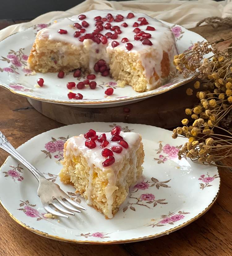 Cake de mango con coco y granada