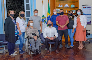 Reunião do Prefeito Vinicius Claussen e vereadores Teco Despachante e Diego Barbosa com representantes do Conselho Municipal de Defesa dos Direitos da Pessoa com Deficiência