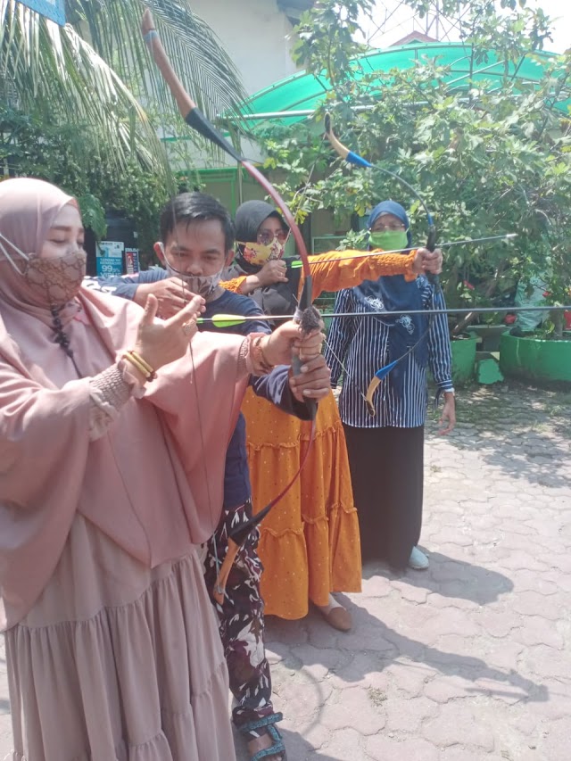 SEHAT BUGAR DI MASA PANDEMI LATIHAN PANAHAN DI SEKOLAH HIJAU BERSIH SPEGRINAM