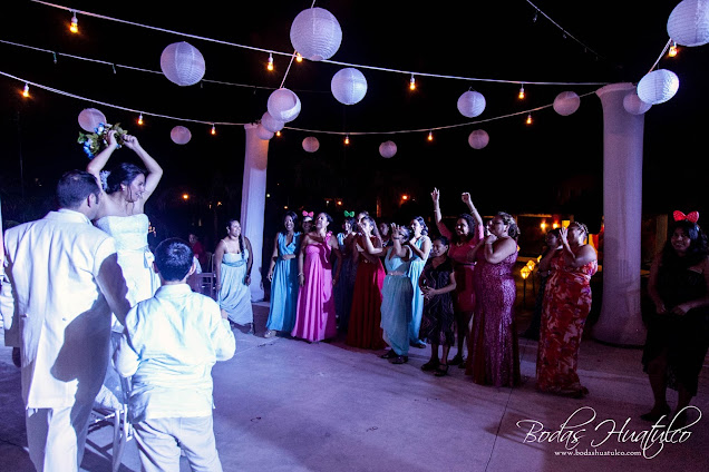 boda en playa, beach wedding, Oaxaca, México, Bodas Huatulco, Wedding Planner