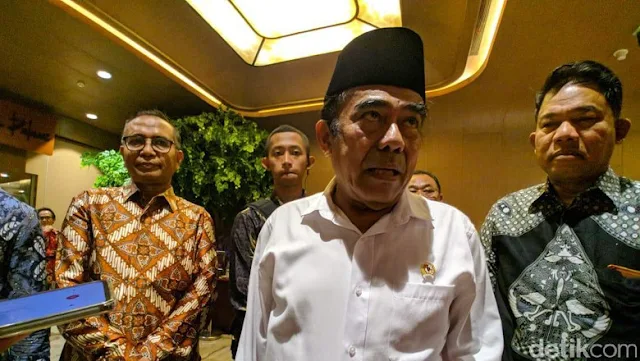 Menag Fachrul Pastikan Tak Keluarkan Sertifikat Layak Nikah Menag Fachrul Pastikan Tak Keluarkan Sertifikat Layak Nikah