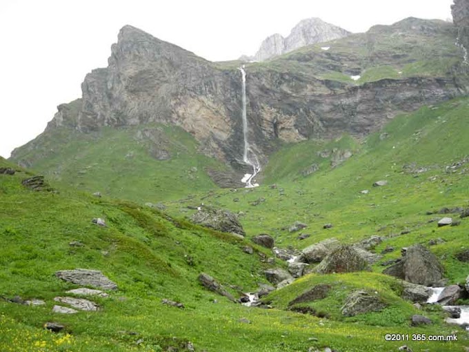 Dem Himmel so nah: Projfelski Wasserfall am Korab Gebirge