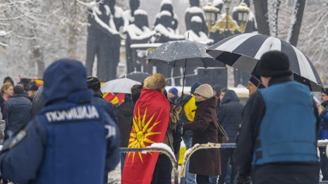 Όλα αγοράζονται και όλα πωλούνται στα Σκόπια: Απειλές και εκβιασμοί για τις Πρέσπες